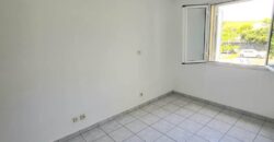 À louer un appartement de 45m2 dans une résidence avec parking à Sainte Suzanne