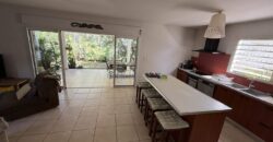 À vendre une grande maison T6 en R+1 de 172 m2 utiles sur un terrain de 463 m2 située à Terre Sainte