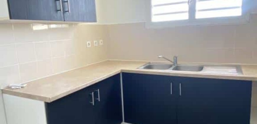 À louer un lumineux appartement T3 de 69m2 entièrement rénové dans une résidence calme et sécurisé dans le secteur de la trinité.