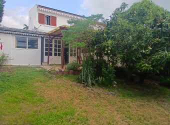 À louer maison T4 de 88 m2 non meublée située sur Plateau Caillou à Saint Paul