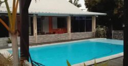 À vendre charmante villa T4 en duplex rénovée avec une dépendance située au Tampon