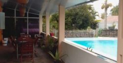 À vendre charmante villa T4 en duplex rénovée avec une dépendance située au Tampon