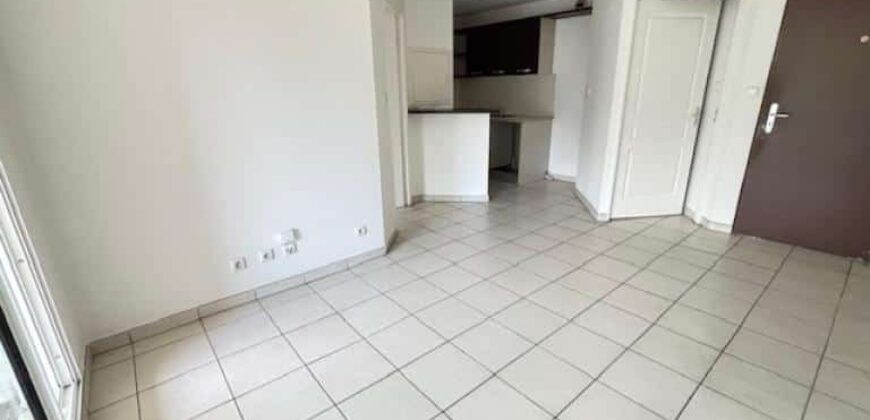 À vendre un appartement T2 avec terrasse proche centre ville de Saint Denis