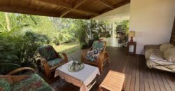 À vendre une grande maison T6 en R+1 de 172 m2 utiles sur un terrain de 463 m2 située à Terre Sainte