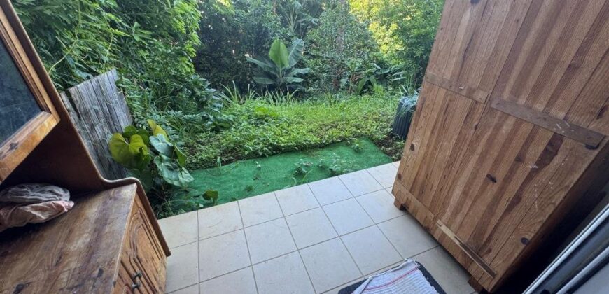 À vendre un studio d’environ 40 m2 avec jardinet le Tampon proche université