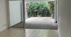 À vendre un appartement F2 de 53.71m2 dans une résidence avec piscine à Étang Salé