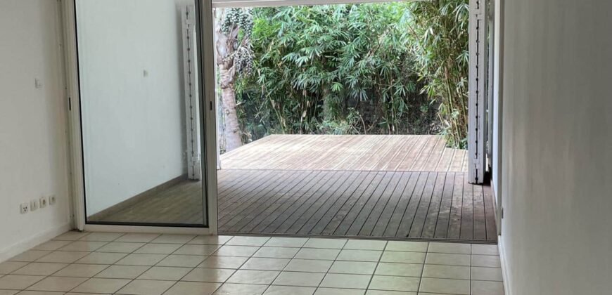 À vendre un appartement F2 de 53.71m2 dans une résidence avec piscine à Étang Salé