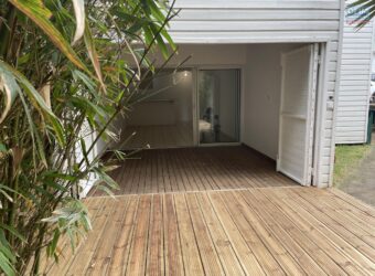 À vendre un appartement F2 de 53.71m2 dans une résidence avec piscine à Étang Salé