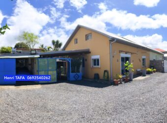 À vendre villa T4 de 120 m2 avec vue mer et montagne située dans le secteur calme de Jean-Petit Saint Joseph