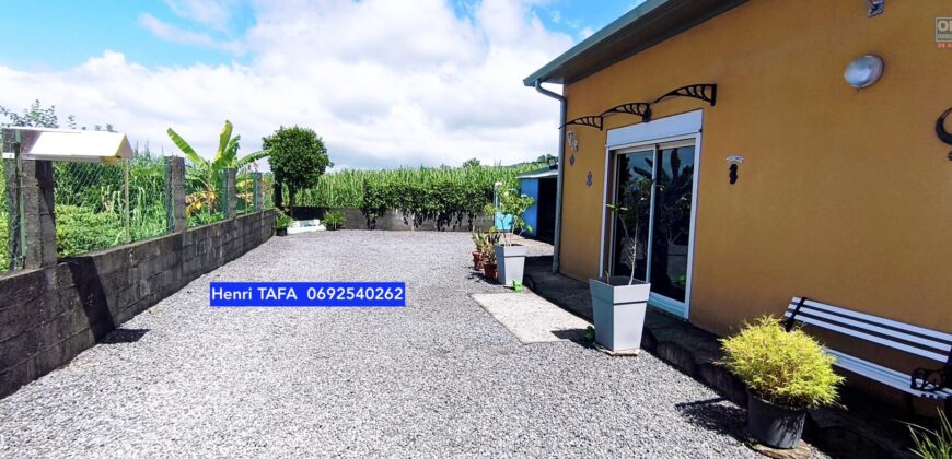 À vendre villa T4 de 120 m2 avec vue mer et montagne située dans le secteur calme de Jean-Petit Saint Joseph