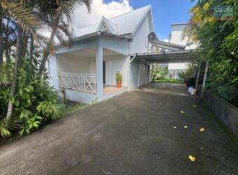 À louer charmant appartement T3 situé au Rez-de-chaussée d’une villa dans le secteur de Trois Mares