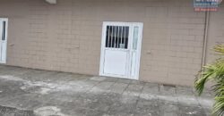 À louer un local commercial de 260m2 à proximité du Boulevard Sud à Sainte Clotilde
