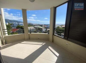 A vendre appartement T2 avec varangue et vue mer à Sainte Clotilde