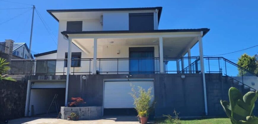 À louer une villa F5 d’exception d’environ 183 m2 située dans le secteur calme et recherché à La Plaine des Cafres