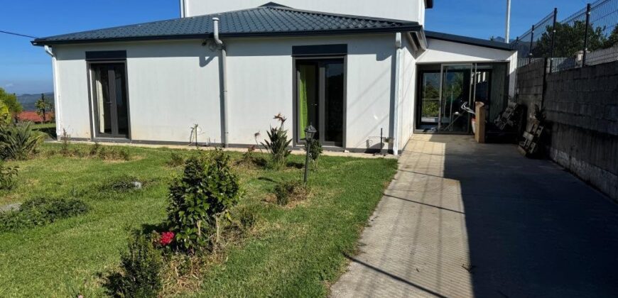 À louer une villa F5 d’exception d’environ 183 m2 située dans le secteur calme et recherché à La Plaine des Cafres