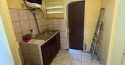 En vente une maison T3 de plain pied à rénover dans une impasse calme au Port