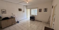 En vente une maison T3 de plain pied à rénover dans une impasse calme au Port