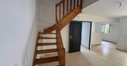 À vendre charmant appartement duplex entièrement rénové T3 situé proche du centre-ville du Tampon