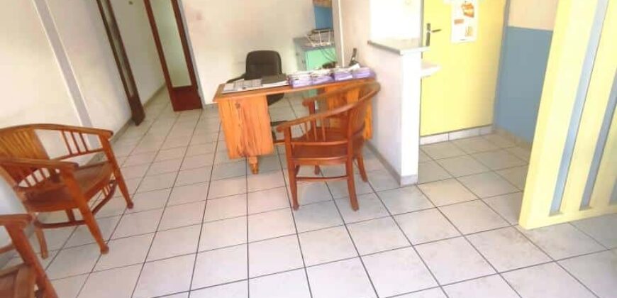 À louer en plein centre-ville de Saint Joseph local professionnel/ commercial de 60 m2