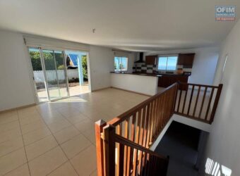 A louer superbe villa de type F4/5 avec vue mer et montagne située à La Plaine des Cafres 22 éme