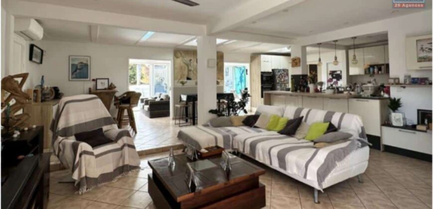 En vente une grande villa duplex située dans le quartier des Pêcheurs, à Saint Pierre