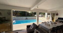 En vente une grande villa duplex située dans le quartier des Pêcheurs, à Saint Pierre