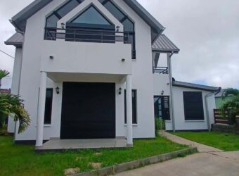 Location d’une villa moderne de 120m2 avec cour privative– La Saline Les Hauts