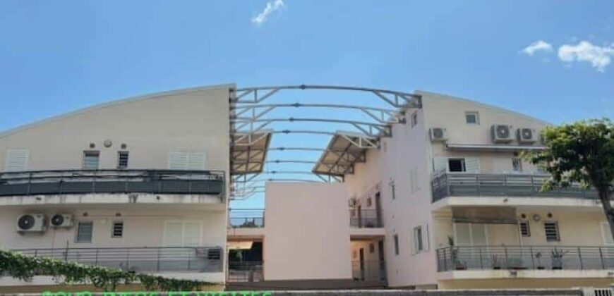 À vendre appartement T4 lumineux avec varangue et double parking à La Rivière des Pluies – Sainte-Marie