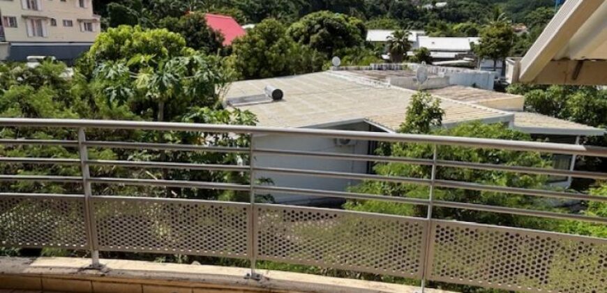 À vendre appartement T4 lumineux avec varangue et double parking à La Rivière des Pluies – Sainte-Marie
