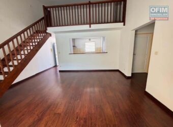 À vendre appartement T4 lumineux avec varangue et double parking à La Rivière des Pluies – Sainte-Marie