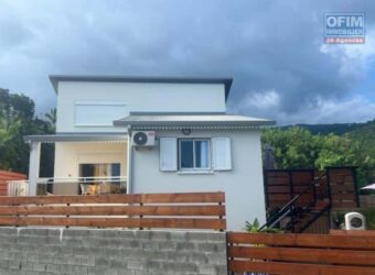 À louer charmante villa meublée T3 située dans un quartier calme au Bas du Lambert Étang Salé