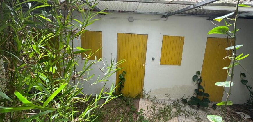 En vente maison créole T3/T4 à rénover avec local commercial à La Montagne