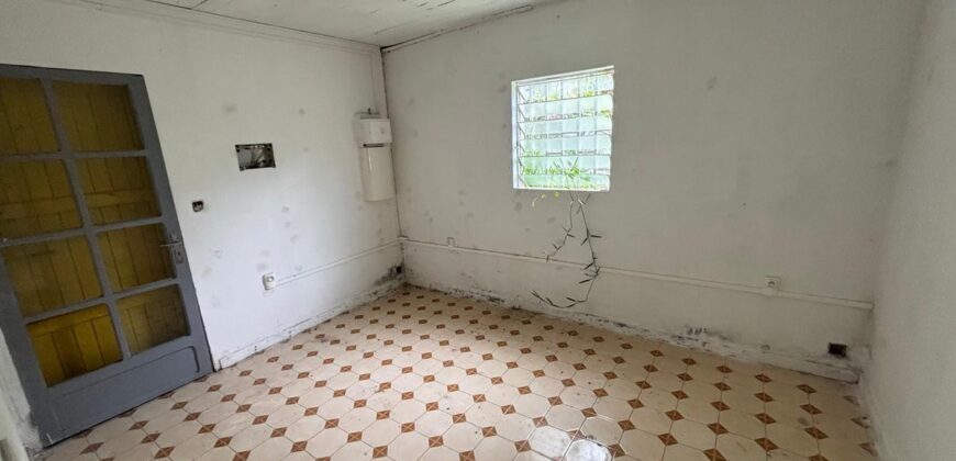 En vente maison créole T3/T4 à rénover avec local commercial à La Montagne