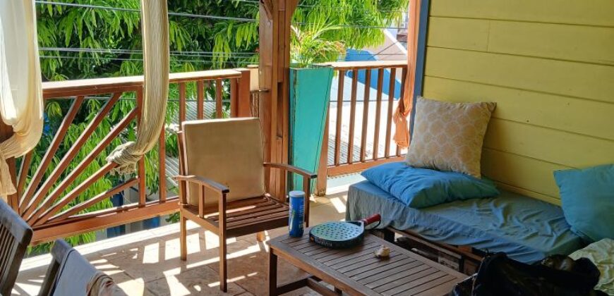 À vendre un complexe immobilier d’environ 200 m2 situé à Terre Sainte à deux pas pas de la plage