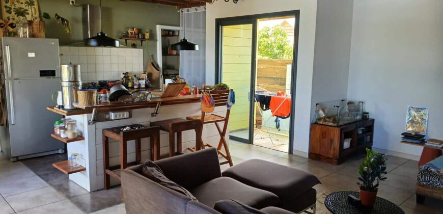 À vendre un complexe immobilier d’environ 200 m2 situé à Terre Sainte à deux pas pas de la plage
