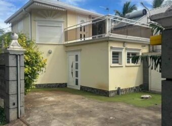 À louer une charmante maison T3 située dans un quartier calme à Saint Pierre