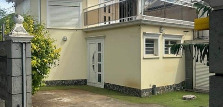 À louer une charmante maison T3 située dans un quartier calme à Saint Pierre