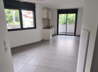 À louer grand studios neuf d’environ 34 m2 situé dans une résidence récente au Tampon