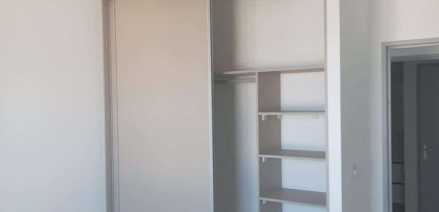 À louer appartement T3 de 50 m2 situé dans un résidence sécurisée sur Plateau Caillou Saint Paul