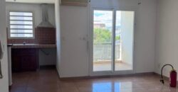 Appartement F4 en duplex rénové à louer dans une résidence à Saint-Denis, rue Ruisseau des Noirs.