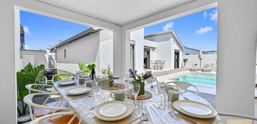 À vendre magnifique villa familiale récente avec piscine et vue imprenable située à La Rivière Saint-Louis