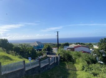 À louer une villa jumelée de type F4 offrant vue sur mer à Sainte Marie