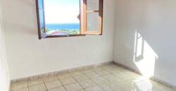 À louer une villa jumelée de type F4 offrant vue sur mer à Sainte Marie