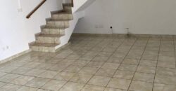 À louer une villa jumelée de type F4 offrant vue sur mer à Sainte Marie