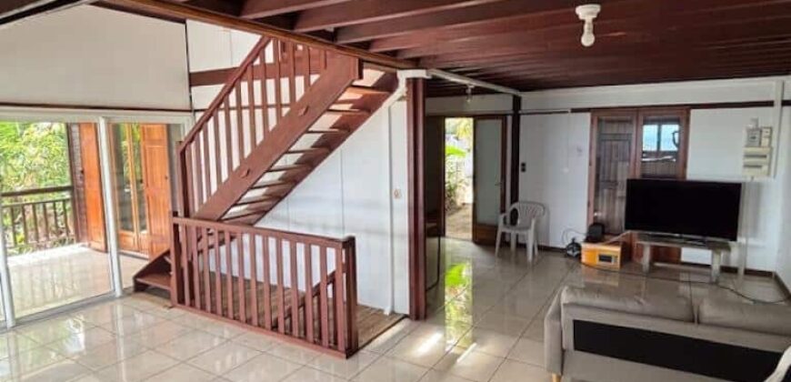 À vendre une spacieuse maison T6/7 avec jardin et parking à La Montagne Saint Denis Réunion