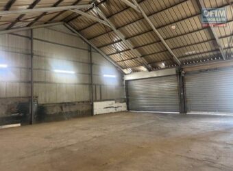 À louer local de stockage 120 m² avec grand parking situé à Saint-Pierre île de la Réunion