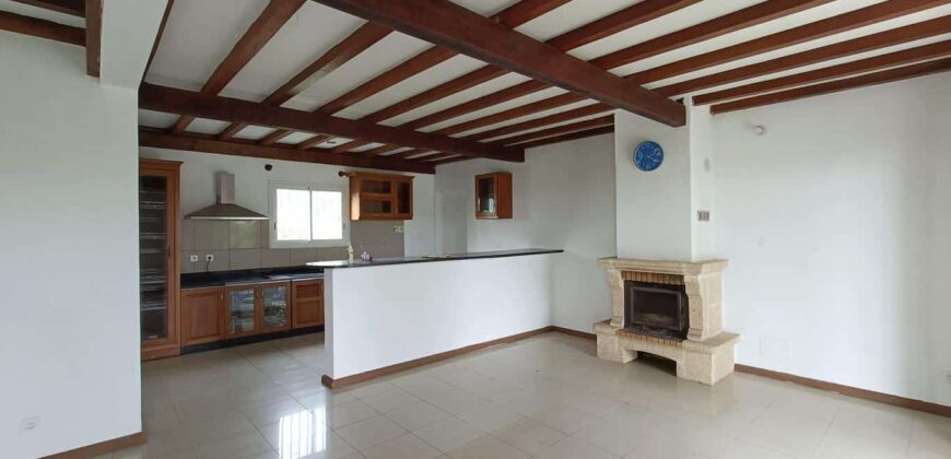 À vendre une villa T5 de 165 m² offrant vue imprenable sur montagne à Bras des Calumets Plaine des Palmistes Réunion