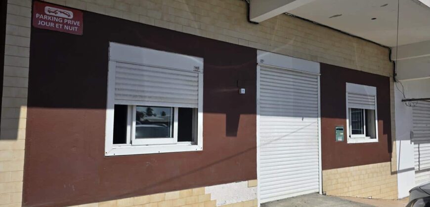 À louer un local commercial de 85m2 situé dans le secteur petit bazar à Saint André Réunion
