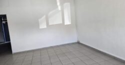 À louer un local commercial de 85m2 situé dans le secteur petit bazar à Saint André Réunion