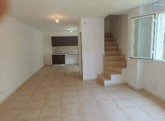 En vente villa en duplex de 88.50 m2 sur un terrain de 140 m2 située dans un quartier calme de La Ravine des Cabris Réunion